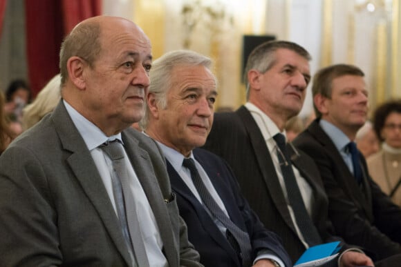 Jean-Yves le Drian, François Rebsamen et Jean Lassalle - Cérémonie de remise des prix du trombinoscope à l'hôtel de Lassay à Paris le 28 janvier 2014.