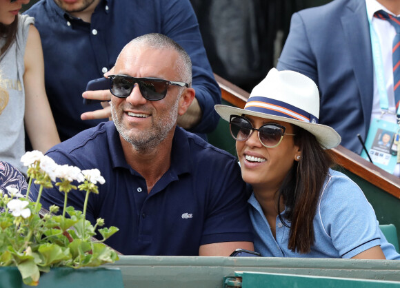 Amel Bent et son mari Patrick Antonelli dans les tribunes des internationaux de tennis de Roland Garros à Paris, France. © Dominique Jacovides - Cyril Moreau/Bestimage