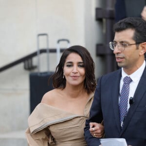 Leïla Bekhti - Sorties du défilé l'Oréal sur le parvis des droits de l'homme à Paris, le 3 octobre 2021. © Veeren Ramsamy - Christophe Clovis/Bestimage