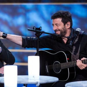 Le chanteur Renaud et Patrick Bruel - Tournage de l'émission "Merci Renaud" dans les studios de la Plaine Saint-Denis le 15 novembre 2016. © Cyril Moreau / Bestimage