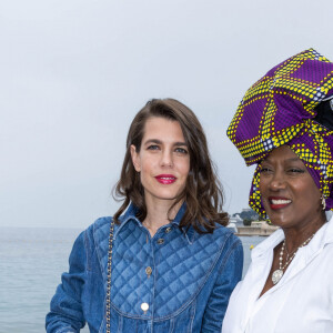 Charlotte Casiraghi et Khadja Nin - Les célébrités assistent au défilé croisière Chanel au Monte Carlo Beach à Monaco, le 5 mai 2022. © Olivier Borde / Bestimage 