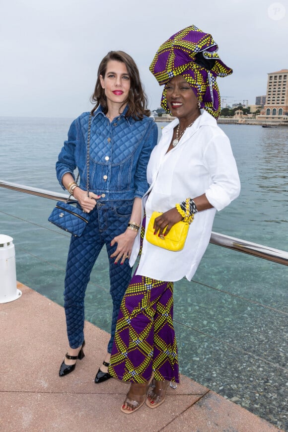 Charlotte Casiraghi et Khadja Nin - Les célébrités assistent au défilé croisière Chanel au Monte Carlo Beach à Monaco, le 5 mai 2022. © Olivier Borde / Bestimage 