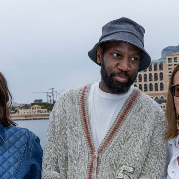 Charlotte Casiraghi, Abd al Malik et Carole Bouquet - Les célébrités assistent au défilé croisière Chanel au Monte Carlo Beach à Monaco, le 5 mai 2022. © Olivier Borde / Bestimage 