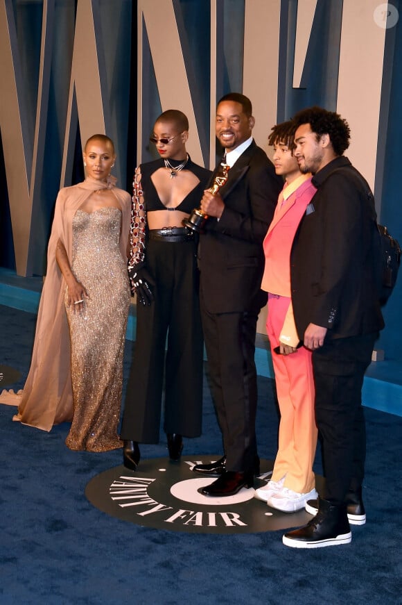 Jada Pinkett Smith, Willow Smith, Will Smith, Jaden Smith, Trey Smith au photocall de la soirée "Vanity Fair" lors de la 94ème édition de la cérémonie des Oscars à Los Angeles, le 27 mars 2022. 