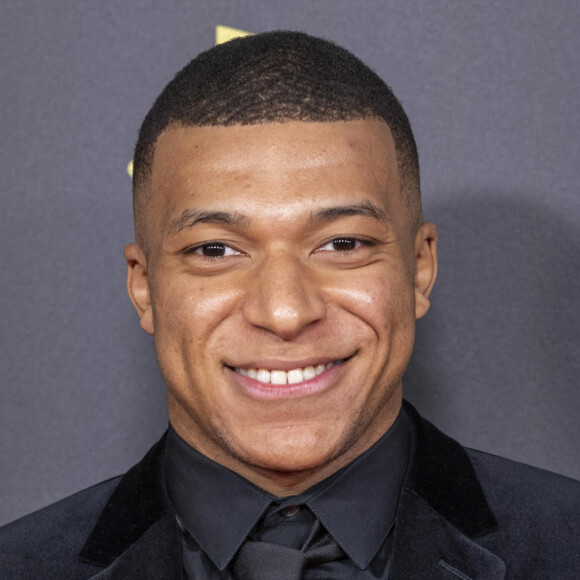 Kylian Mbappé - Photocall de la cérémonie du Ballon d'Or au Théâtre du Châtelet. © Cyril Moreau/Bestimage