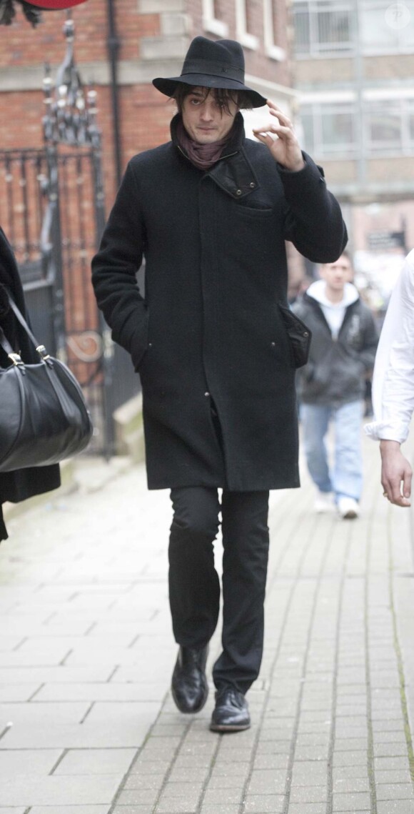 Pete Doherty sortant du tribunal de Gloucester, le 27 janvier 2010 !