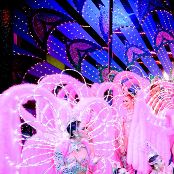 Exclusif - Prix spécial - No Web - Céline Dion et Pepe Munoz se sont rendus au Moulin Rouge pour applaudir Nora une de leurs amies qui dansait pour la dernière fois sur la scène du célèbre cabaret à Paris le 24 janvier 2019.  Exclusive - For Germany call for price - No Web No Blog - Celine Dion and Pepe Munoz went to the Moulin Rouge to cheer on Nora, one of their friends who was dancing for the last time on the stage of the famous cabaret in Paris, France on January 24, 2019. 