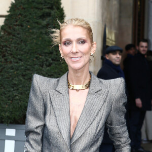 Céline Dion sort de l'hôtel de Crillon à Paris pour se rendre à un défilé lors de la fashion week Haute-Couture. 