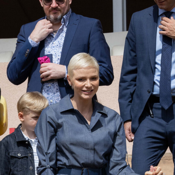 Le prince Albert II de Monaco, la princesse Charlène de Monaco et leurs enfants le prince Jacques de Monaco et la princesse Gabriella de Monaco lors de l' édition 2022 du Tournoi Sainte Dévote de Rugby au Stade Louis II à Monaco le 7 mai 2022 © Olivier Huitel / Pool Monaco / Bestimage