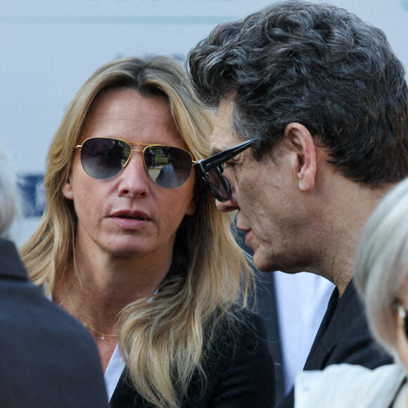 Sarah Lavoine (Poniatowski) et Marc Lavoine - Obsèques de la chanteuse Régine au Crematorium du cimetière du Père-Lachaise à Paris. © Jacovides-Moreau / Bestimage 