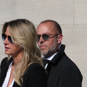 Sarah Lavoine (Poniatowski) et sa soeur Marie Poniatowski - Obsèques de la chanteuse Régine au Crematorium du cimetière du Père-Lachaise à Paris. Le 9 mai 2022 © Jacovides-Moreau / Bestimage 