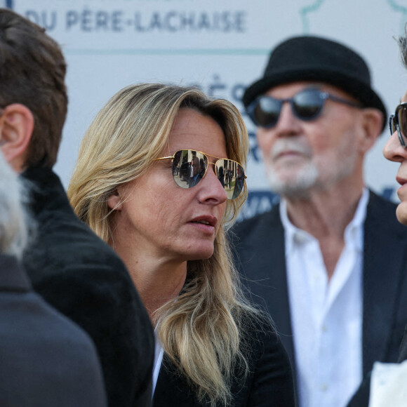 Sarah Lavoine (Poniatowski) et Marc Lavoine - Obsèques de la chanteuse Régine au Crematorium du cimetière du Père-Lachaise à Paris. Le 9 mai 2022 © Jacovides-Moreau / Bestimage 