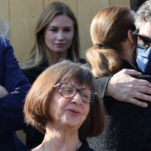 Carole Bouquet, Marc Lavoine, Jane Birkin - Obsèques de la chanteuse Régine au Crematorium du cimetière du Père-Lachaise à Paris. Le 9 mai 2022 © Jacovides-Moreau / Bestimage 