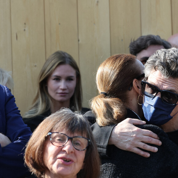 Carole Bouquet, Marc Lavoine, Jane Birkin - Obsèques de la chanteuse Régine au Crematorium du cimetière du Père-Lachaise à Paris. Le 9 mai 2022 © Jacovides-Moreau / Bestimage 