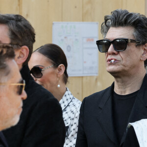 Marc Lavoine - Obsèques de la chanteuse Régine au Crematorium du cimetière du Père-Lachaise à Paris. Le 9 mai 2022 © Jacovides-Moreau / Bestimage 