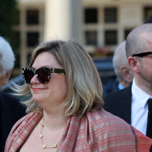 Daphné Rotcajg (Petite-fille de Régine), son mari Jamie et guest - Obsèques de la chanteuse Régine au Crematorium du cimetière du Père-Lachaise à Paris. Le 9 mai 2022 © Jacovides-Moreau / Bestimage 