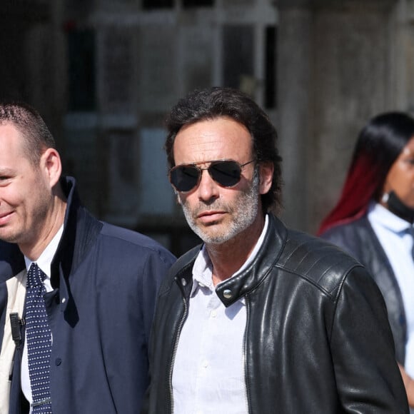 Anthony Delon - Obsèques de la chanteuse Régine au Crematorium du cimetière du Père-Lachaise à Paris. Le 9 mai 2022 © Jacovides-Moreau / Bestimage 