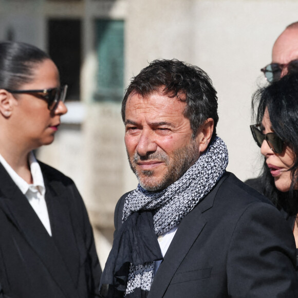 Bernard Montiel, Yamina Benguigui - Obsèques de la chanteuse Régine au Crematorium du cimetière du Père-Lachaise à Paris. Le 9 mai 2022 © Jacovides-Moreau / Bestimage 