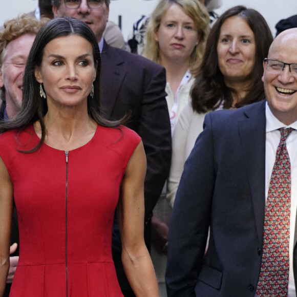 La reine Letizia d'Espagne assiste à la table ronde sur le thème "Avantages compétitifs du tournage en Espagne" à l'auditorium "ICEX" à Madrid, le 9 mai 2022. 