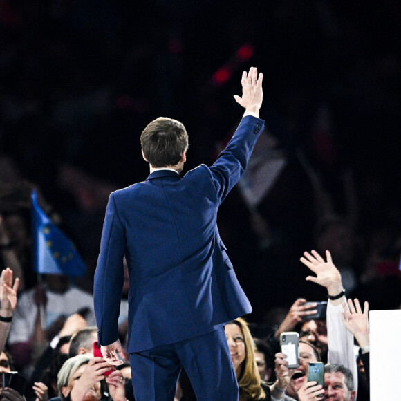 Le président de la République française Emmanuel Macron lors de son premier grand meeting de campagne à La Défense Arena à Nanterre, France, le 2 avril 2022