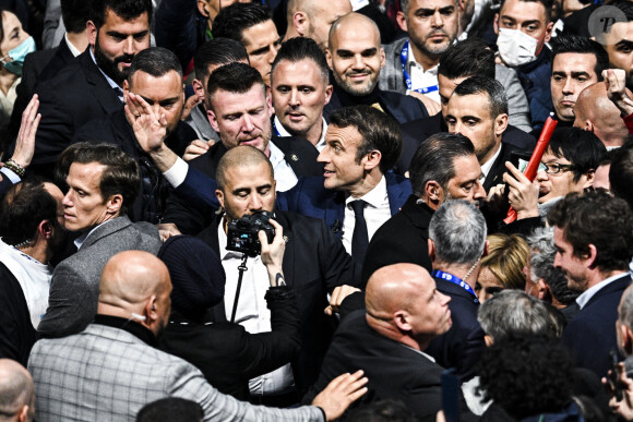 Le président de la République française Emmanuel Macron lors de son premier grand meeting de campagne à La Défense Arena à Nanterre, France, le 2 avril 2022