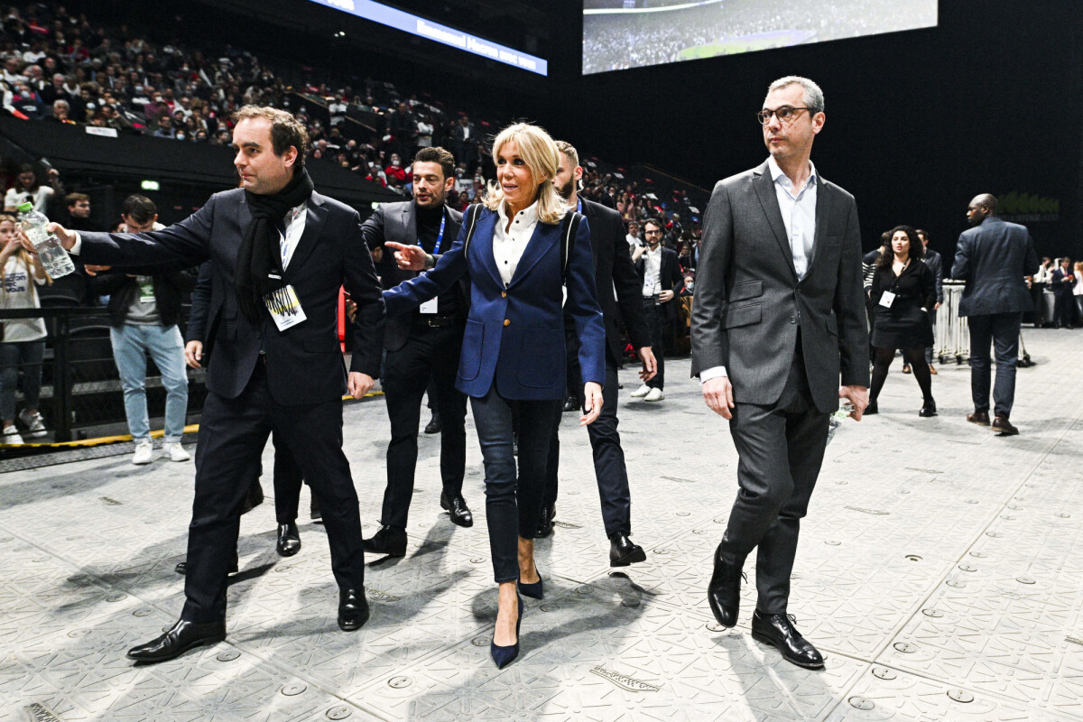 Photo : La Première Dame Brigitte Macron - Le Président De La ...