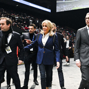 La Première Dame Brigitte Macron - Le président de la République française et candidat du parti centriste La République en marche (LREM) à la réélection a effectué son premier grand meeting de campagne à La Défense Arena à Nanterre, France, le 2 avril 2022