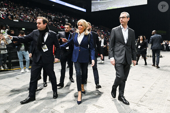La Première Dame Brigitte Macron - Le président de la République française et candidat du parti centriste La République en marche (LREM) à la réélection a effectué son premier grand meeting de campagne à La Défense Arena à Nanterre, France, le 2 avril 2022