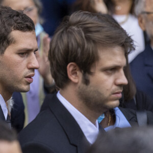 Victor Belmondo, Alessandro Belmondo - Sorties - Obsèques de Jean-Paul Belmondo en l'église Saint-Germain-des-Prés, à Paris le 10 septembre 2021. © Cyril Moreau / Bestimage 