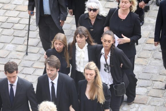 Victor, Alessandro avec sa compagne Meline, Stella, Annabelle, Elodie Constantin et Luana lors de la cérémonie d'hommage national à Jean-Paul Belmondo à l'Hôtel des Invalides à Paris, France, le 9 septembre 2021. © Dominique Jacovides/Bestimage 