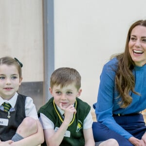 Catherine (Kate) Middleton, duchesse de Cambridge, lors d'une visite à l'école primaire St. John's, à Port Glasgow, Royaume Uni, le 11 mai 2022, pour participer à une session Roots of Empathy. 