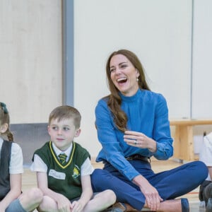 Catherine (Kate) Middleton, duchesse de Cambridge, lors d'une visite à l'école primaire St. John's, à Port Glasgow, Royaume Uni, le 11 mai 2022, pour participer à une session Roots of Empathy. 