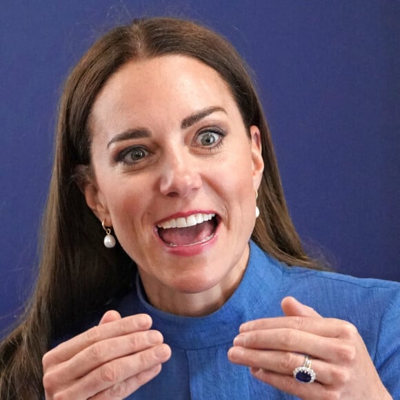 Catherine (Kate) Middleton, duchesse de Cambridge, lors d'une visite à l'école primaire St. John's, à Port Glasgow, Royaume Uni, le 11 mai 2022, pour participer à une session Roots of Empathy. 