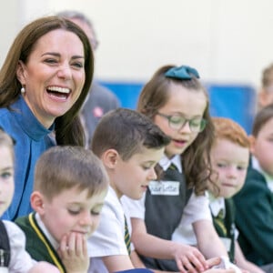 Catherine (Kate) Middleton, duchesse de Cambridge, lors d'une visite à l'école primaire St. John's, à Port Glasgow, Royaume Uni, le 11 mai 2022, pour participer à une session Roots of Empathy. 