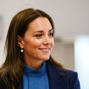 Catherine (Kate) Middleton, duchesse de Cambridge, lors d'une visite à l'école primaire St. John's, à Port Glasgow, Royaume Uni, le 11 mai 2022, pour participer à une session Roots of Empathy. 