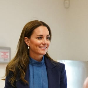 Catherine (Kate) Middleton, duchesse de Cambridge, lors d'une visite à l'école primaire St. John's, à Port Glasgow, Royaume Uni, le 11 mai 2022, pour participer à une session Roots of Empathy. 