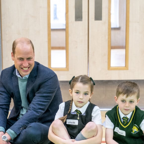 Le prince William, duc de Cambridge, et Catherine (Kate) Middleton, duchesse de Cambridge, lors d'une visite à l'école primaire St. John's, à Port Glasgow, Royaume Uni, le 11 mai 2022, pour participer à une session Roots of Empathy. 