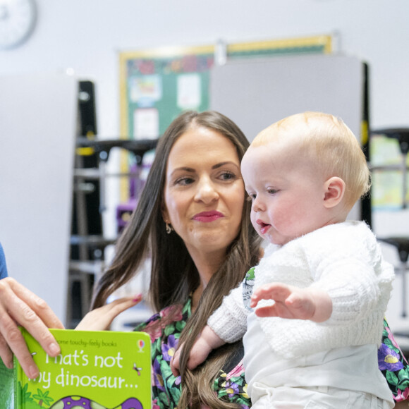 Catherine (Kate) Middleton, duchesse de Cambridge, lors d'une visite à l'école primaire St. John's, à Port Glasgow, Royaume Uni, le 11 mai 2022, pour participer à une session Roots of Empathy. 