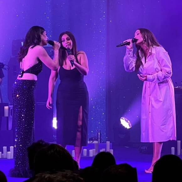 Amel Bent sur scène avec Camélia Jordana et Vitaa à l'Olympia, à Paris