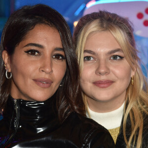 Leïla Bekhti et Louane Emera - Lancement de "1,2,3... Noël" lors de l'inauguration des vitrines et du sapin de Noël 2021 des Galeries Lafayette Haussmann 2021 à Paris. Le 17 novembre 2021