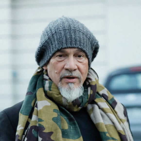 Exclusif - Florent Pagny - Sorties de l'émission "Vivement Dimanche" qui sera diffusée le 21 novembre 2021 au studio Gabriel à Paris, France, le 03 novembre 2021. © Christophe Clovis / Bestimage 