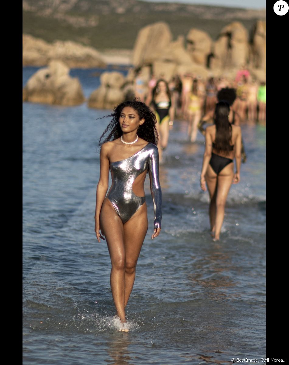 Défilé Etam Croisière 2022 au Domaine de Murtoli, Corse le 12 mai 2022. © Cyril Moreau / Bestimage