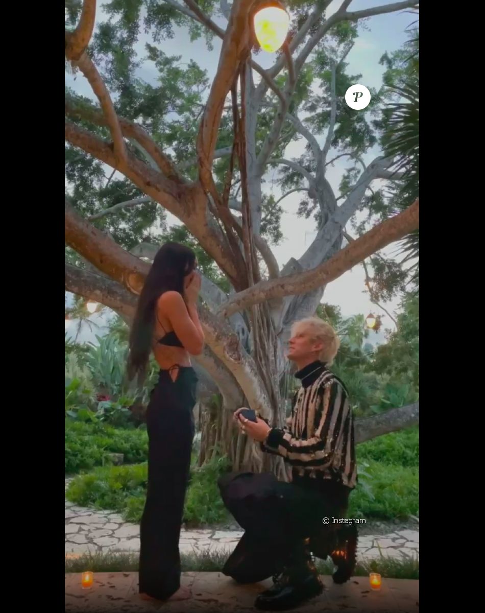 Megan Fox et Machine Gun Kelly annonçent leurs fiançailles sur Instagram, le 12 janvier 2022.