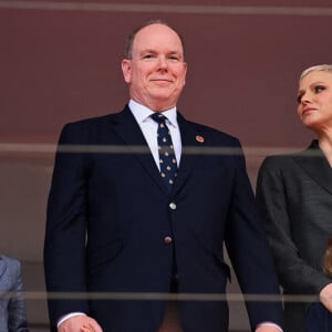 Le prince Albert de Monaco, la princesse Charlene et leurs enfants la princesse Gabriella et le prince Jacques - Remise des prix du championnat du "Monaco ePrix" à Monaco. Le 30 avril 2022 © Motorsport Images / Panoramic / Bestimage