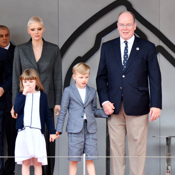 Le prince Albert II, la princesse Charlene de Monaco et leurs enfants, la princesse Gabriella et le prince Jacques - Remise des prix du championnat du "Monaco ePrix" à Monaco. Le 30 avril 2022 © Bruno Bebert / Bestimage 