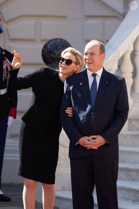 Le président Chinois et sa femme sont accueillis par le prince Albert II de Monaco et la princesse Charlene dans la cour d'honneur du Palais à Monaco le 24 Mars 2019. © Olivier Huitel / Pool / Bestimage 