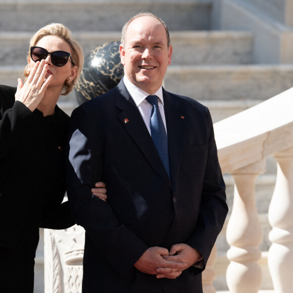 Le président Chinois et sa femme sont accueillis par le prince Albert II de Monaco et la princesse Charlène dans la cour d'honneur du Palais à Monaco le 24 Mars 2019. © David Nivière / Pool / Bestimage 