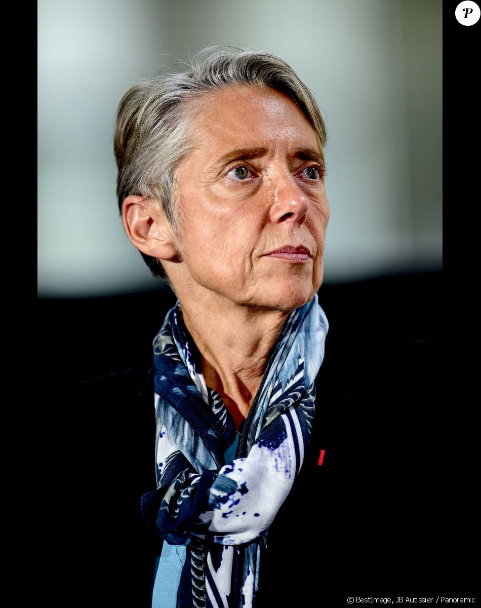 Elisabeth Borne, ministre aupres du ministre d'Etat, ministre de la Transition écologique et solidaire, chargée des Transports - Convention citoyenne pour le Climat à Paris, le 4 octobre 2019, devant 150 citoyens tirés au sort.