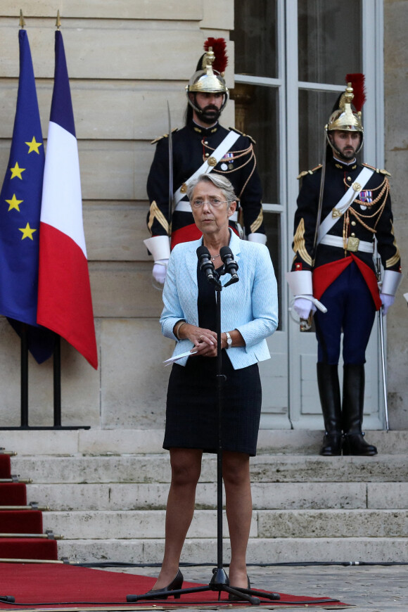 Passation de pouvoirs entre l'ancien Premier ministre français et la nouvelle Première ministre française, Elisabeth Borne à l Hôtel de Matignon à Paris, France, le 16 mai 2022