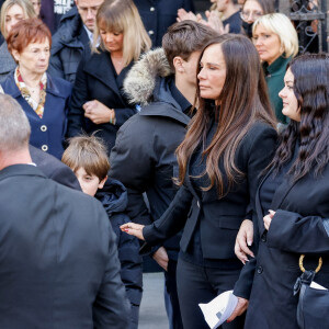 Nathalie Marquay et sa fille Lou - La famille de Jean-Pierre Pernaut à la sortie des obsèques en la Basilique Sainte-Clotilde à Paris le 9 mars 2022. © Cyril Moreau/Bestimage